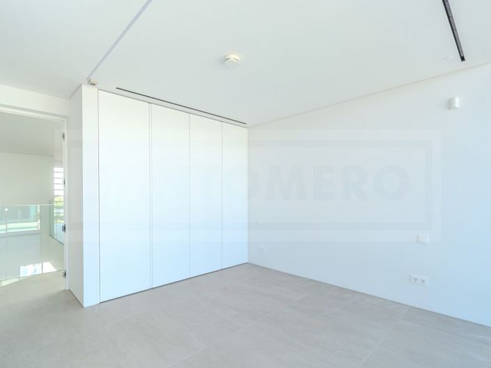 Image No.20-1 Bed House for sale