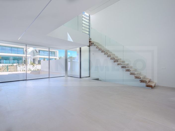 Image No.5-1 Bed House for sale