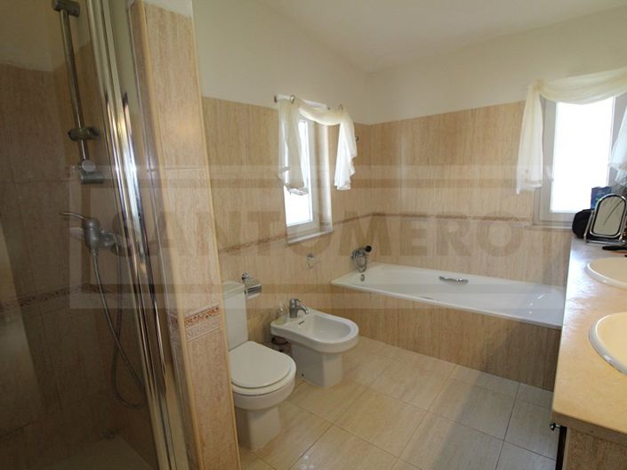 Image No.24-3 Bed House for sale