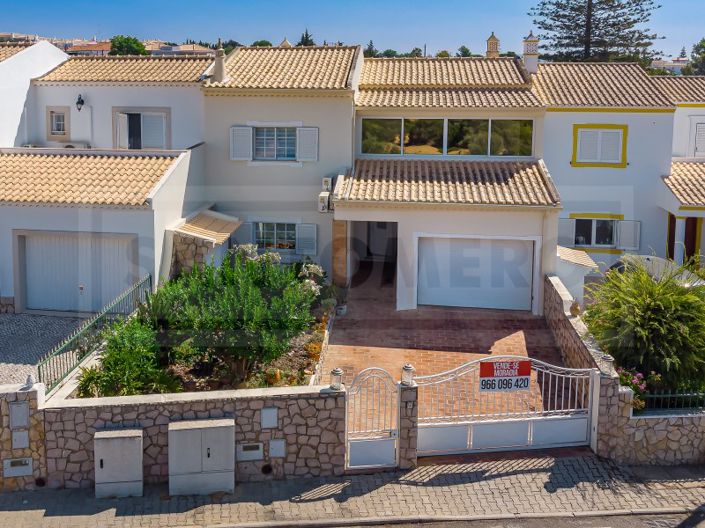 Image No.3-4 Bed House for sale