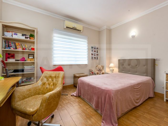 Image No.37-4 Bed House for sale