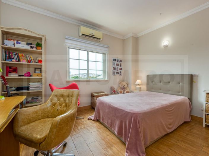 Image No.38-4 Bed House for sale