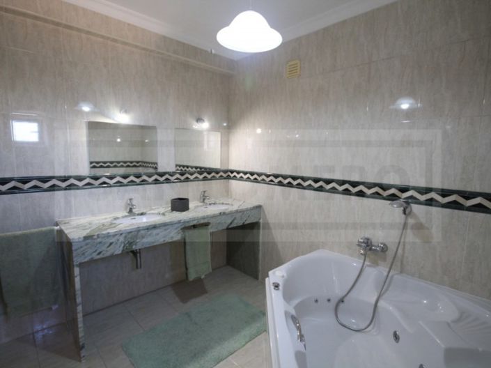 Image No.11-4 Bed House for sale