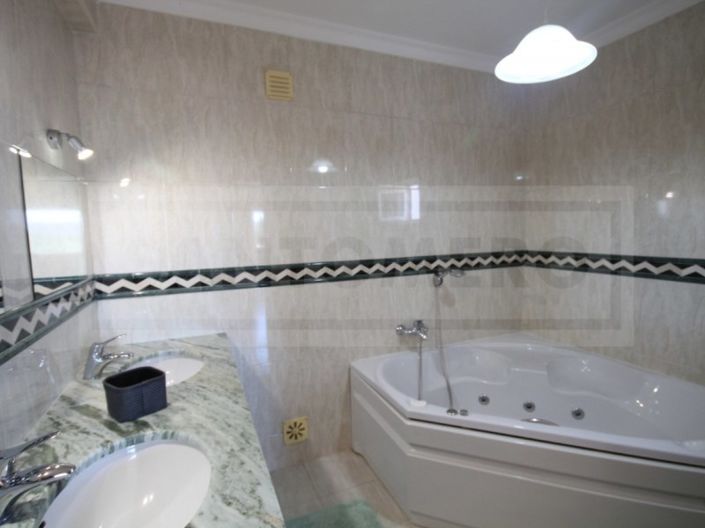 Image No.12-4 Bed House for sale