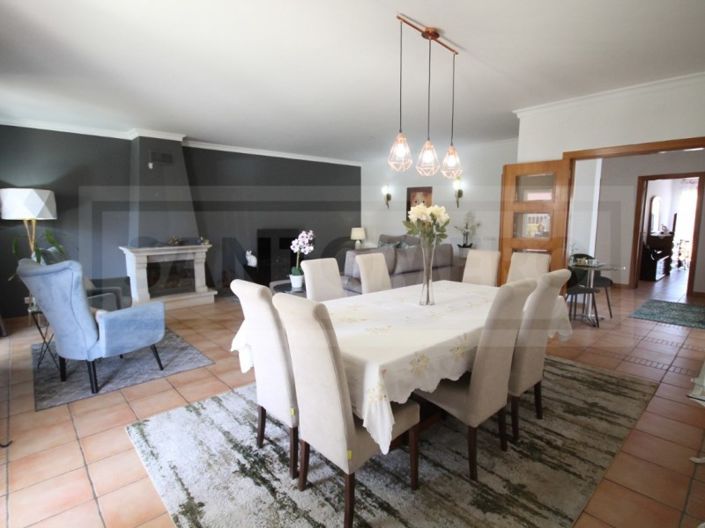 Image No.2-4 Bed House for sale