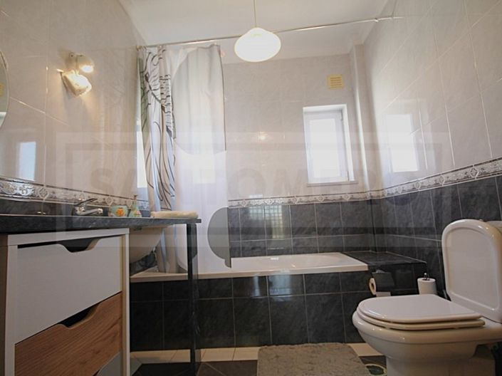 Image No.20-4 Bed House for sale