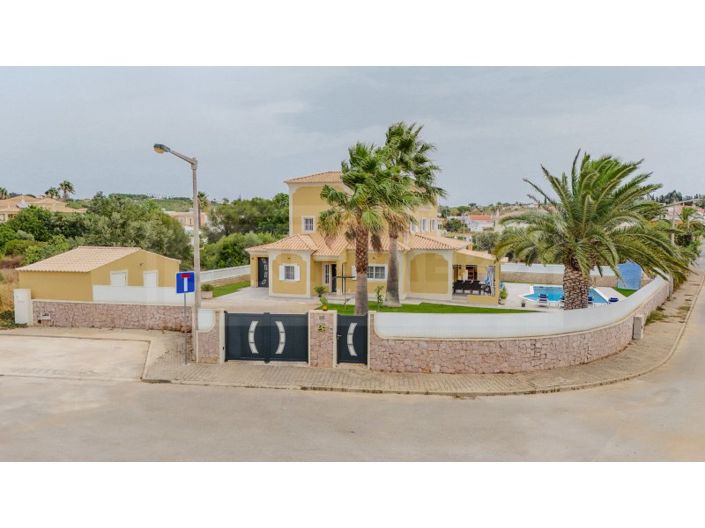 Image No.1-3 Bed House for sale