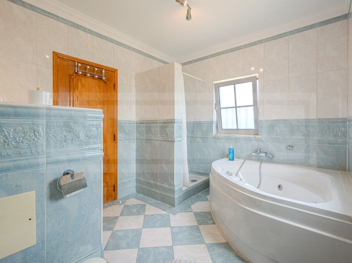 Image No.14-3 Bed House for sale