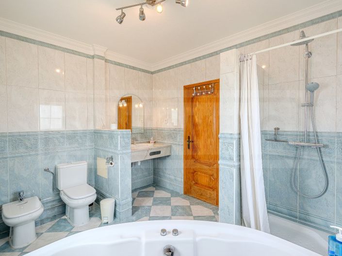 Image No.15-3 Bed House for sale