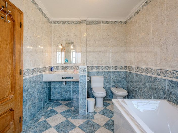 Image No.21-3 Bed House for sale