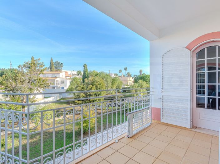 Image No.17-4 Bed House for sale