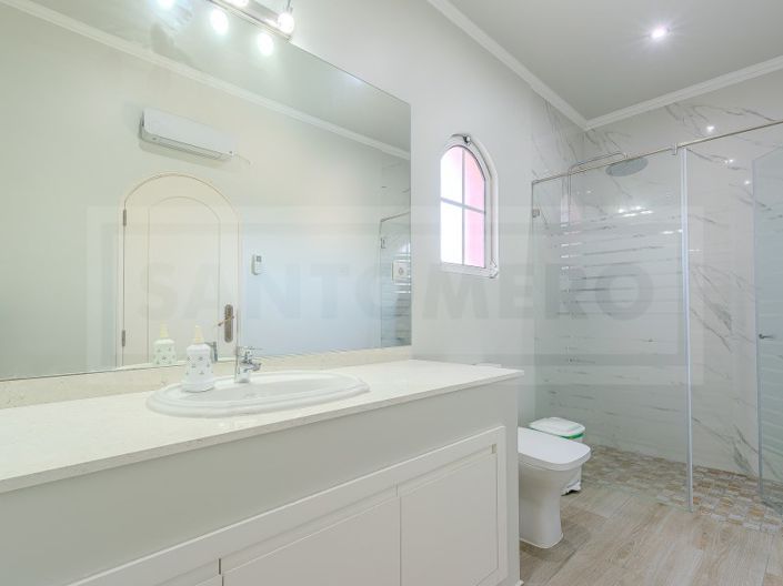 Image No.19-4 Bed House for sale