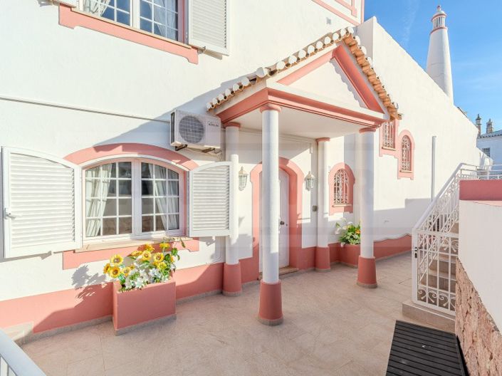 Image No.22-4 Bed House for sale