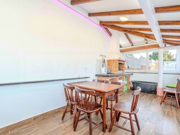 Image No.24-4 Bed House for sale