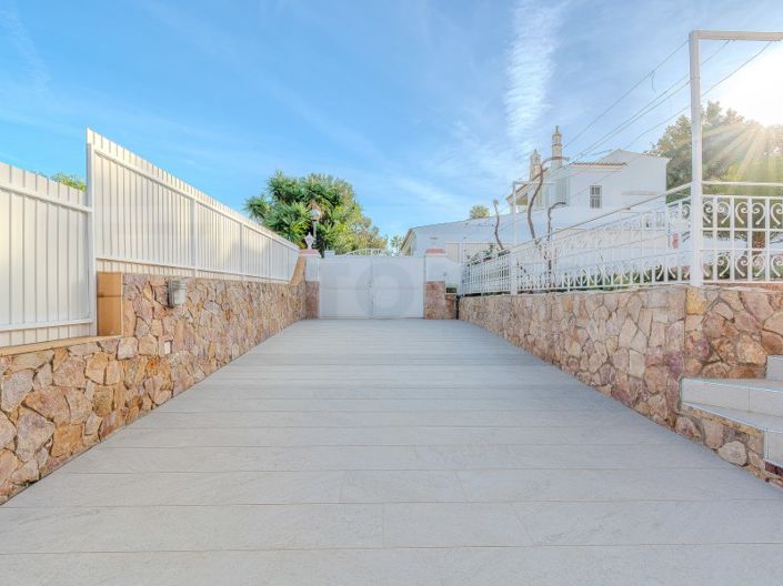 Image No.26-4 Bed House for sale