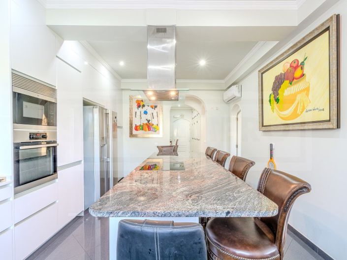 Image No.3-4 Bed House for sale