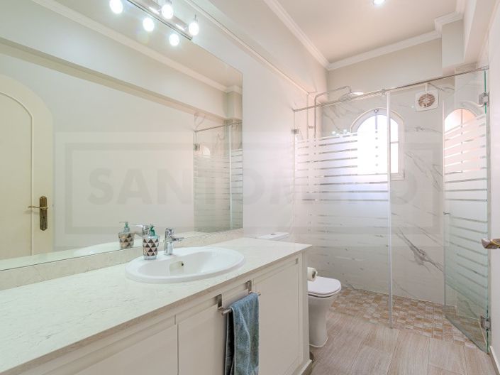 Image No.7-4 Bed House for sale