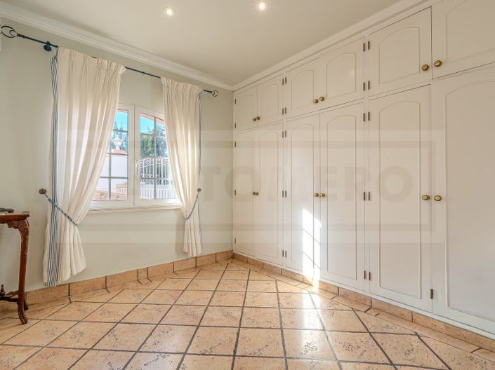 Image No.8-4 Bed House for sale