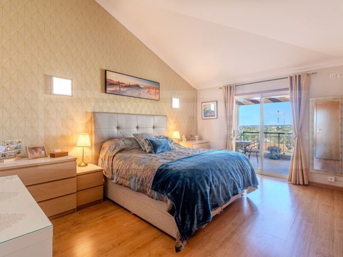 Image No.12-3 Bed Apartment for sale