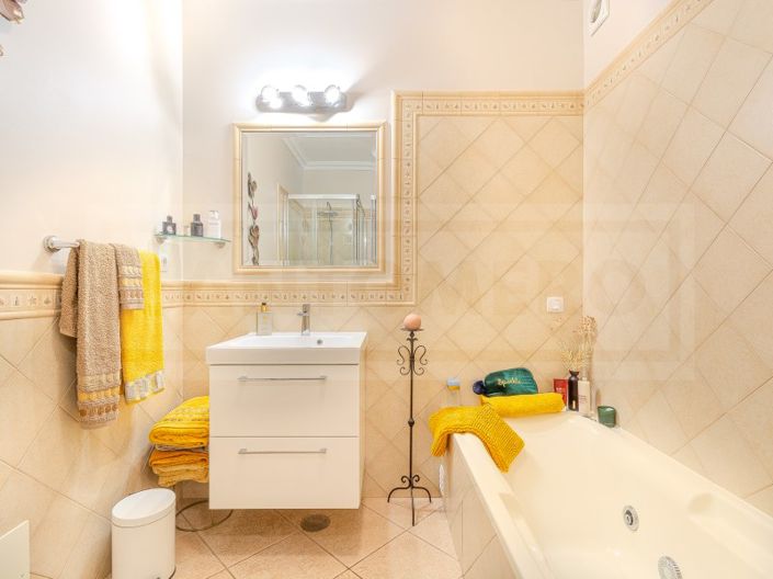 Image No.20-3 Bed Apartment for sale