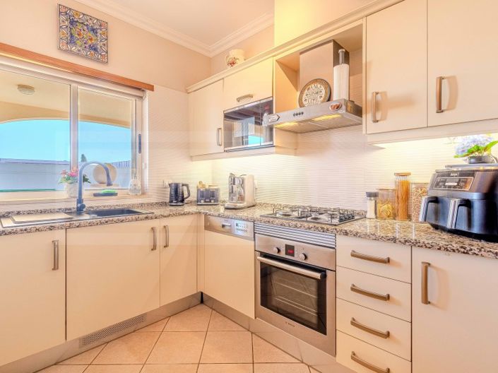 Image No.9-3 Bed Apartment for sale