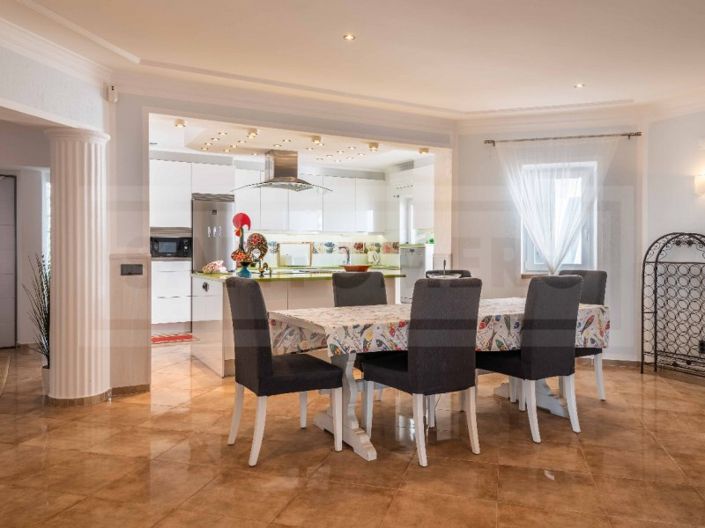 Image No.7-4 Bed House for sale