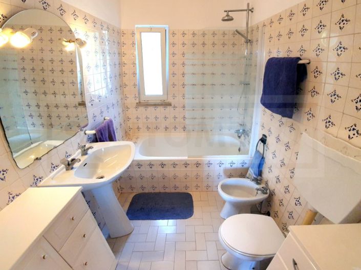 Image No.13-5 Bed House for sale