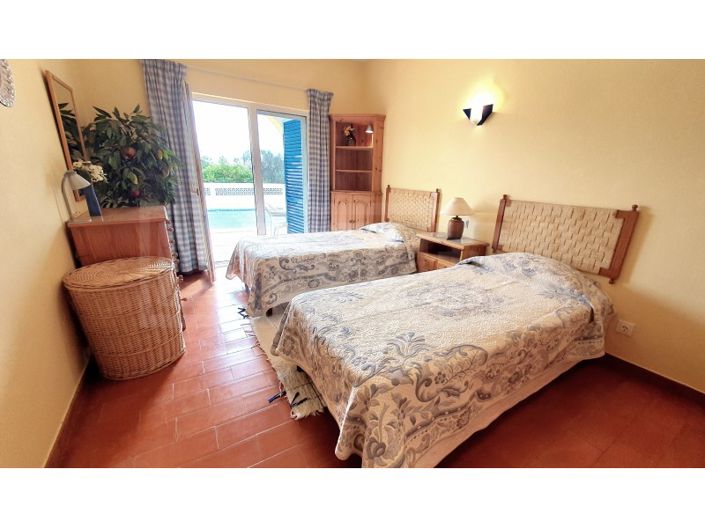 Image No.17-5 Bed House for sale