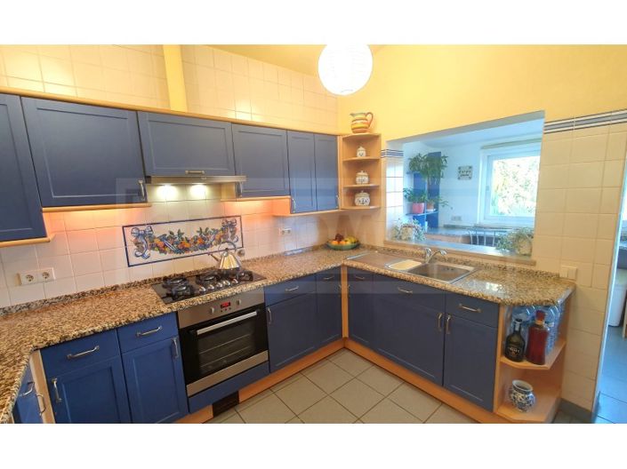 Image No.7-5 Bed House for sale