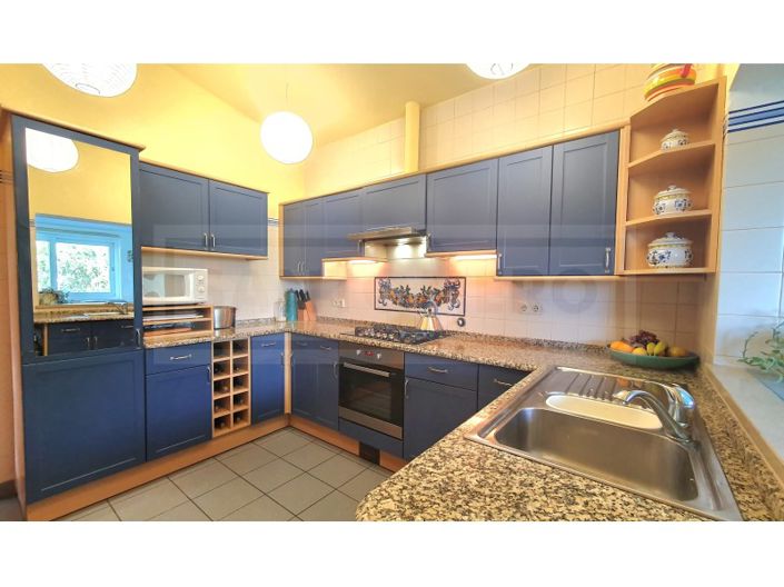 Image No.8-5 Bed House for sale