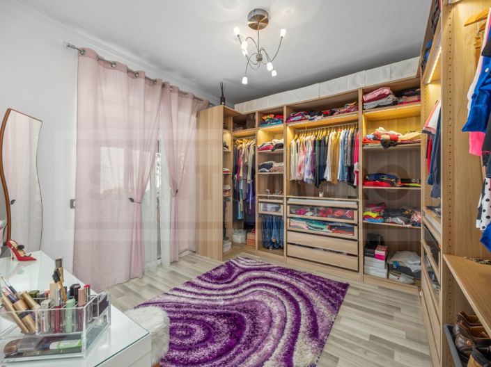 Image No.18-3 Bed House for sale