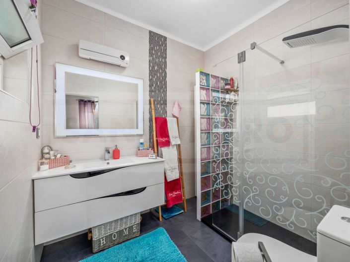Image No.19-3 Bed House for sale