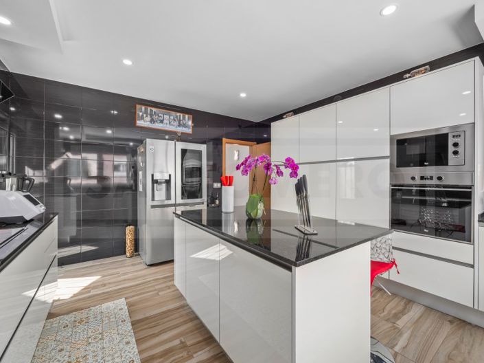 Image No.6-3 Bed House for sale