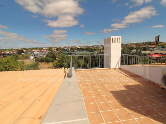 Image No.23-2 Bed House for sale
