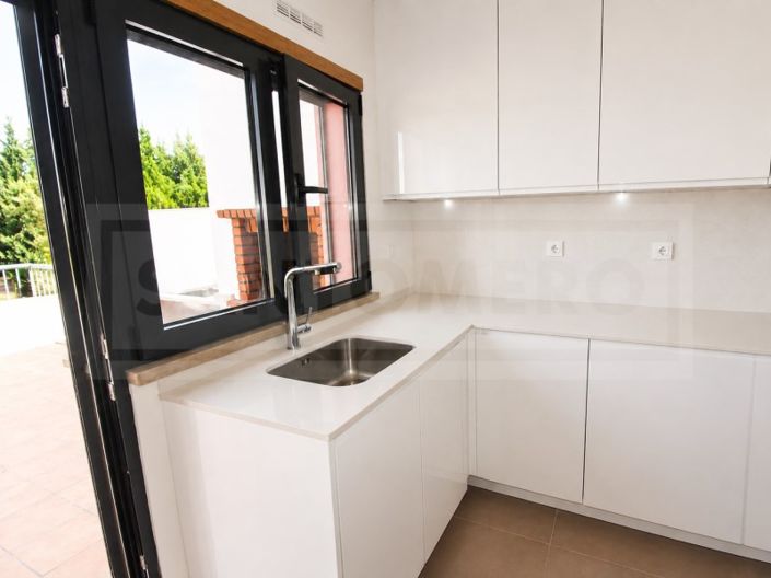Image No.5-2 Bed House for sale