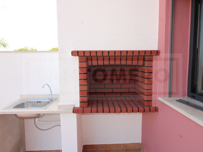 Image No.6-2 Bed House for sale