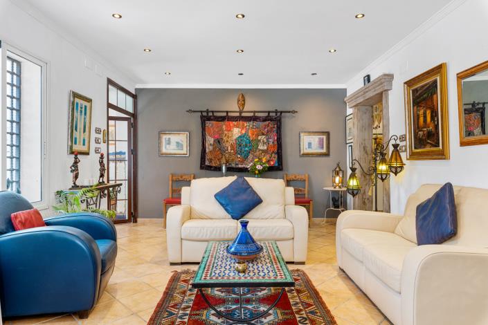 Image No.8-4 Bed Country Property for sale