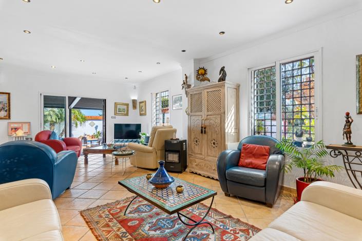 Image No.9-4 Bed Country Property for sale