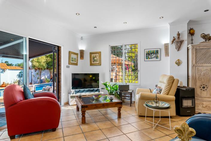 Image No.11-4 Bed Country Property for sale