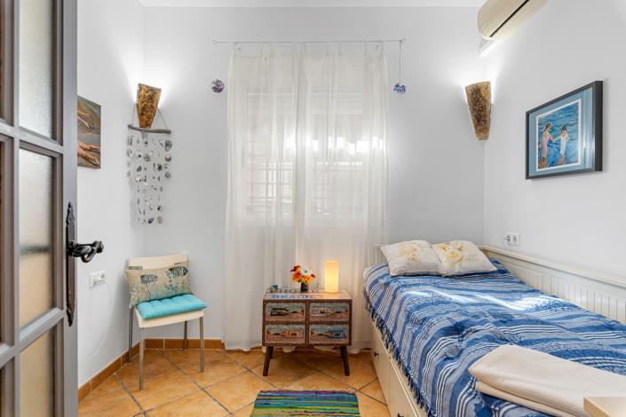 Image No.28-4 Bed Country Property for sale