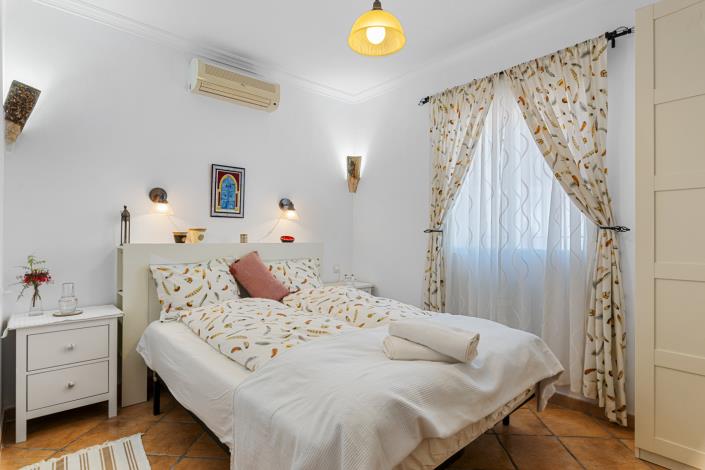 Image No.25-4 Bed Country Property for sale