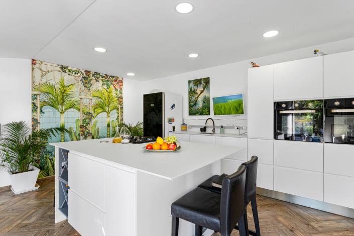 Image No.16-4 Bed Country Property for sale