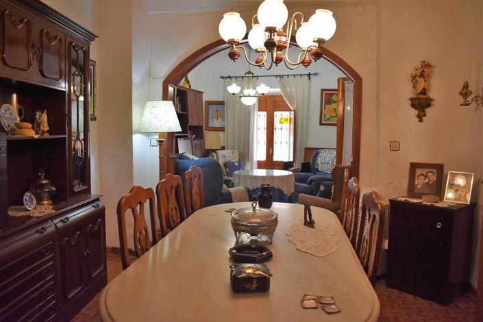 Image No.12-6 Bed Townhouse for sale