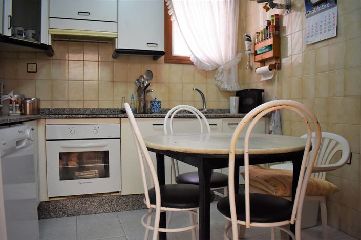 Image No.13-6 Bed Townhouse for sale