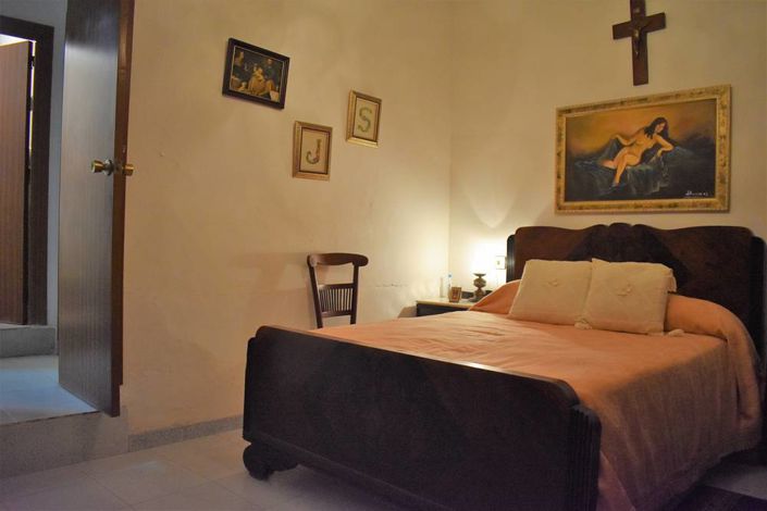 Image No.14-6 Bed Townhouse for sale