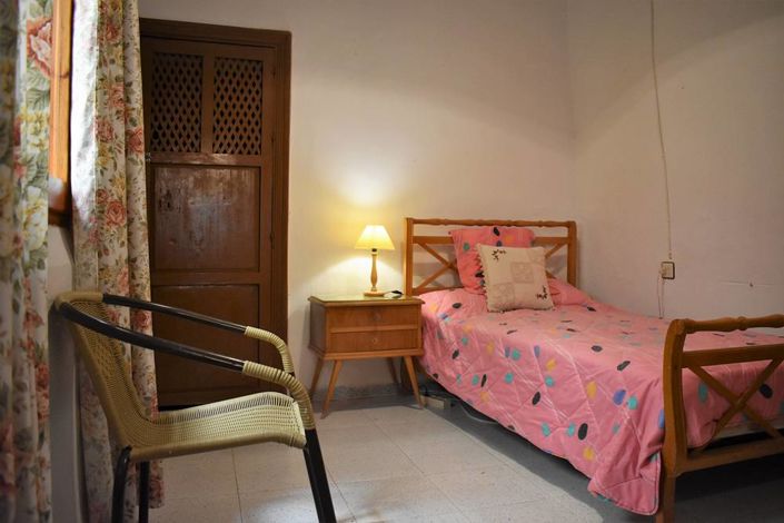 Image No.15-6 Bed Townhouse for sale