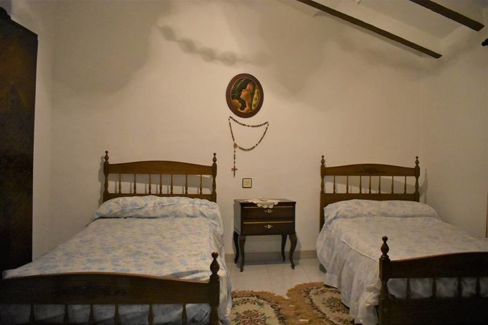 Image No.17-6 Bed Townhouse for sale