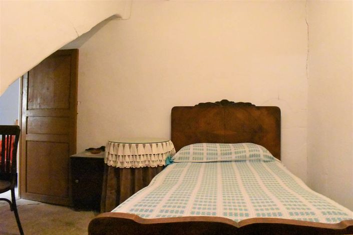 Image No.18-6 Bed Townhouse for sale