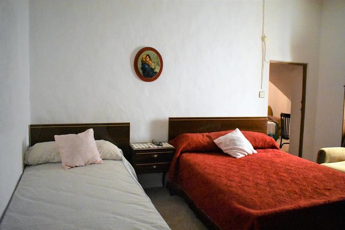 Image No.20-6 Bed Townhouse for sale