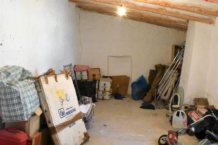 Image No.23-6 Bed Townhouse for sale